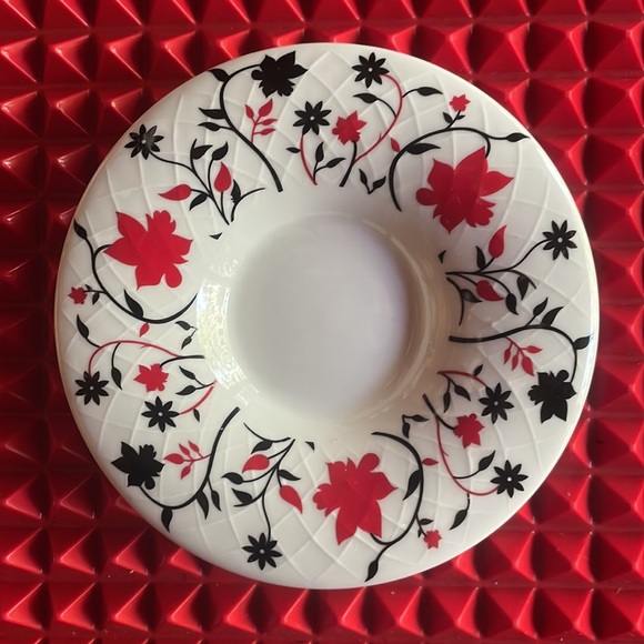 FINE PORCELAIN TEACUP AND SAUCER IN RED & BLACK - Picture 7 of 11